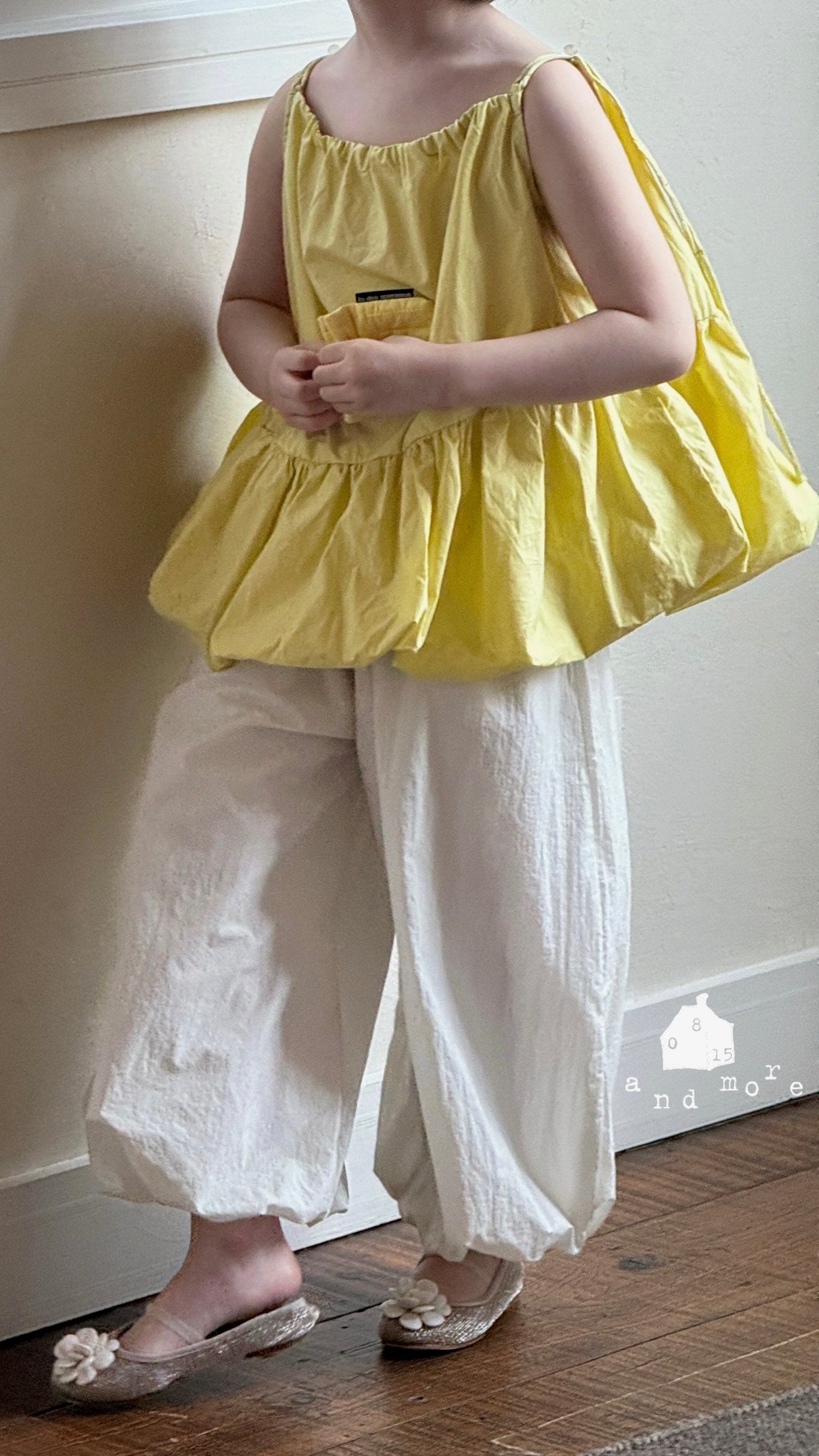 黃色吊帶花苞上衣