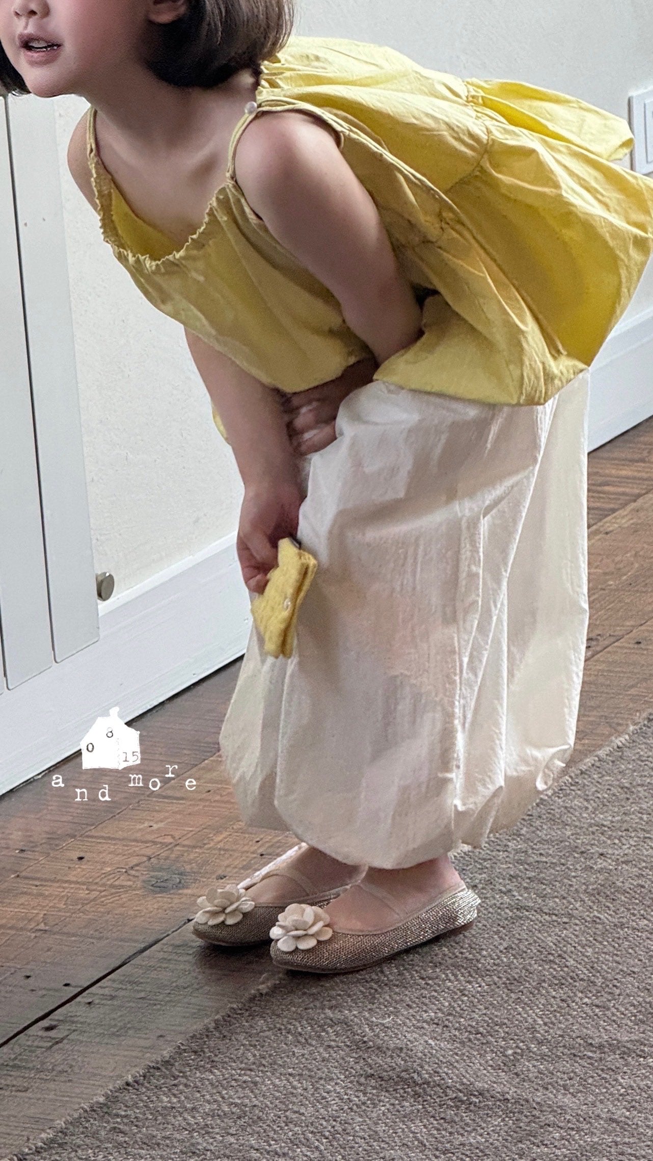 黃色吊帶花苞上衣