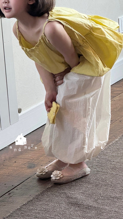 黃色吊帶花苞上衣