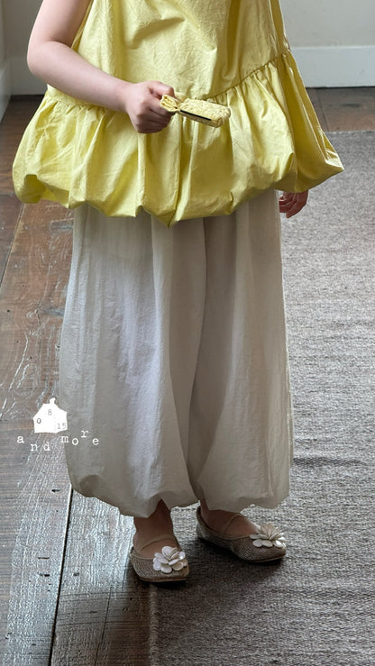 黃色吊帶花苞上衣