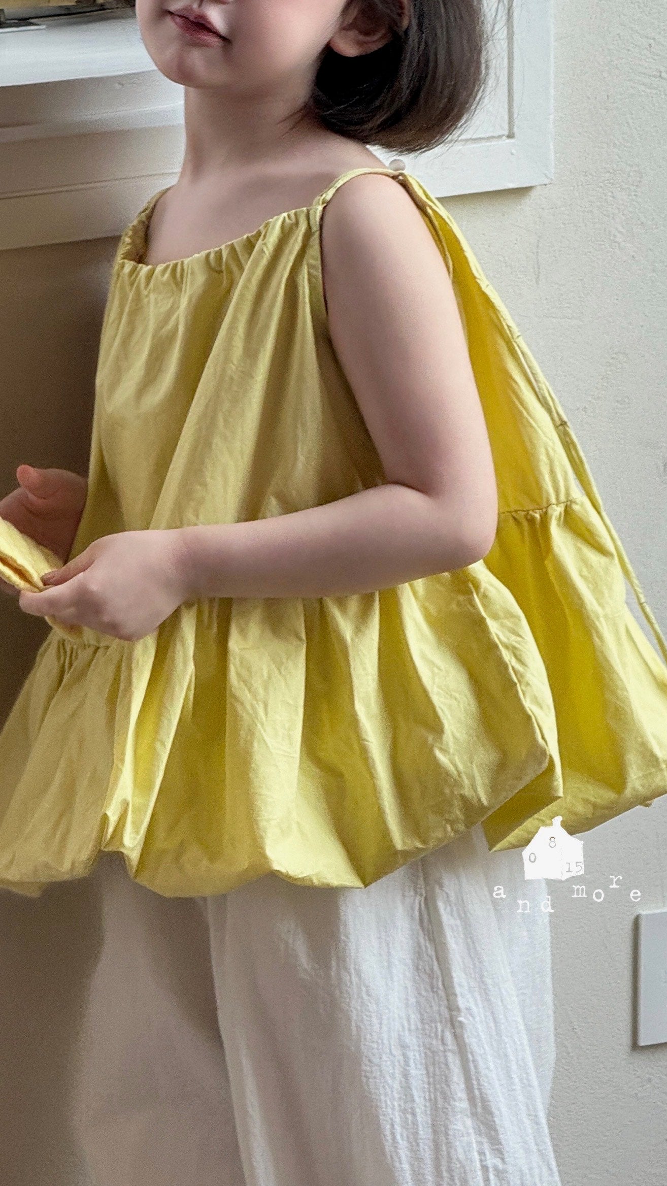黃色吊帶花苞上衣