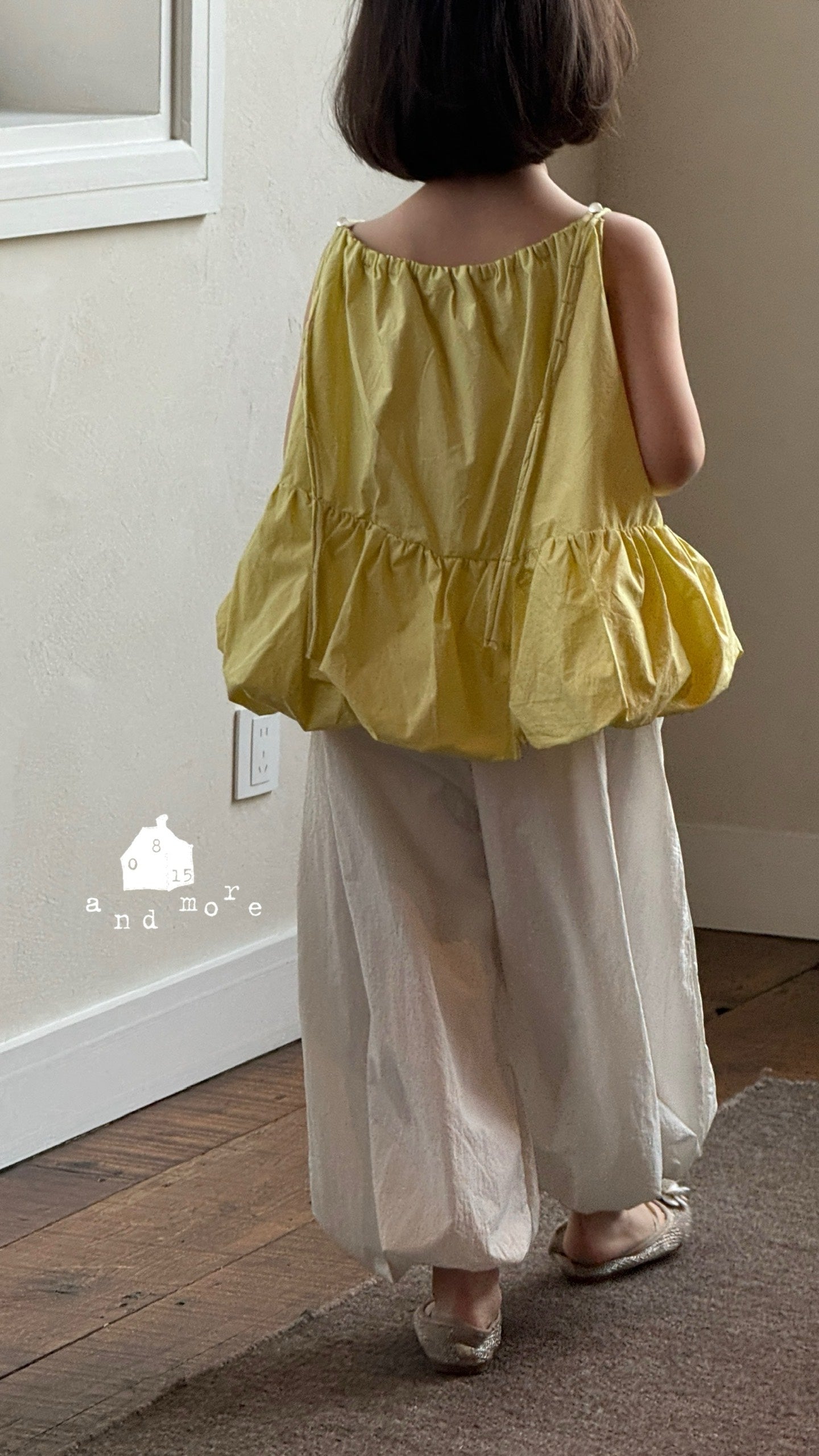 黃色吊帶花苞上衣